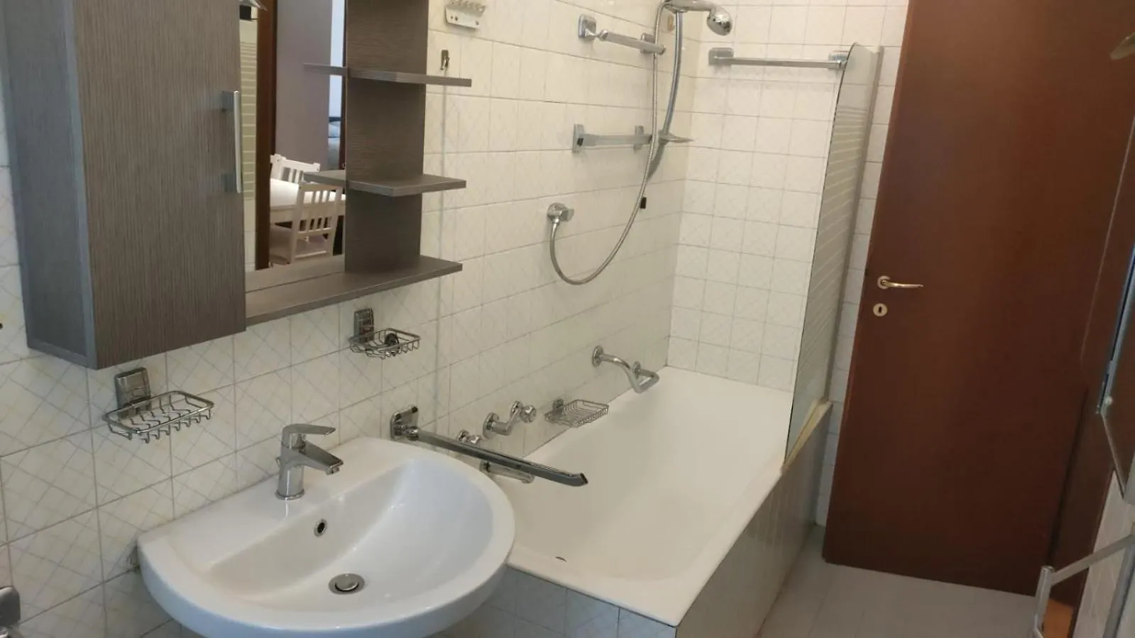 3 MINUTES ON FOOT FROM DUOMO BIG APARTMENT with 3 BEDROOM Milan
