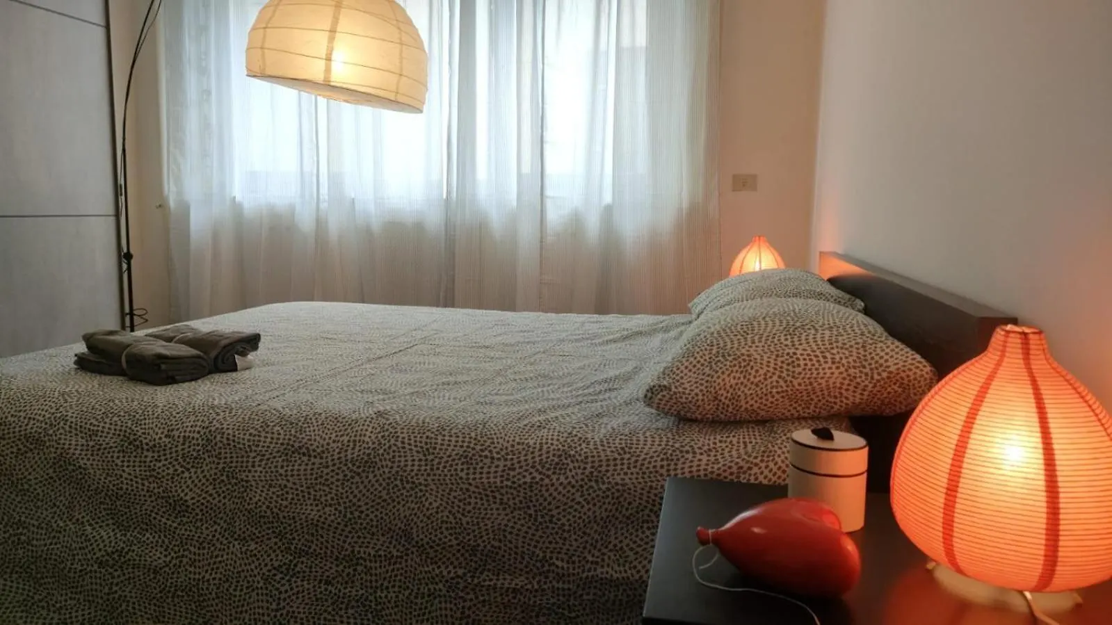 3 MINUTES ON FOOT FROM DUOMO BIG APARTMENT with 3 BEDROOM Milan Italy