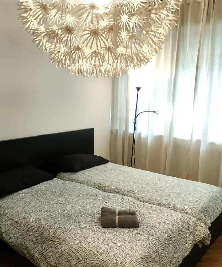 3 MINUTES ON FOOT FROM DUOMO BIG APARTMENT with 3 BEDROOM Milan