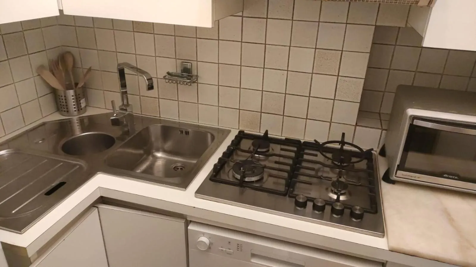3 MINUTES ON FOOT FROM DUOMO BIG APARTMENT with 3 BEDROOM Milan